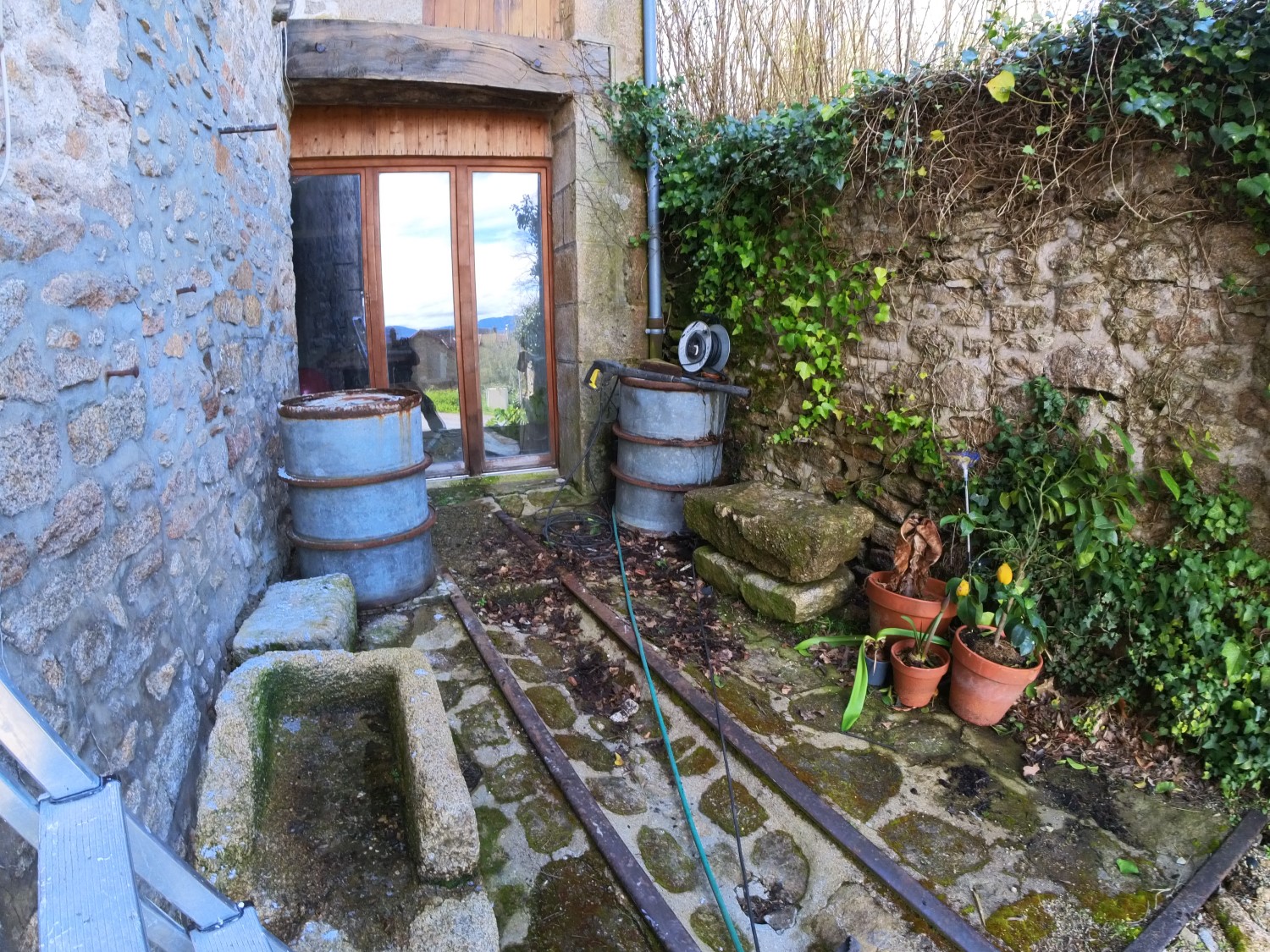 courtyard before pressure wash